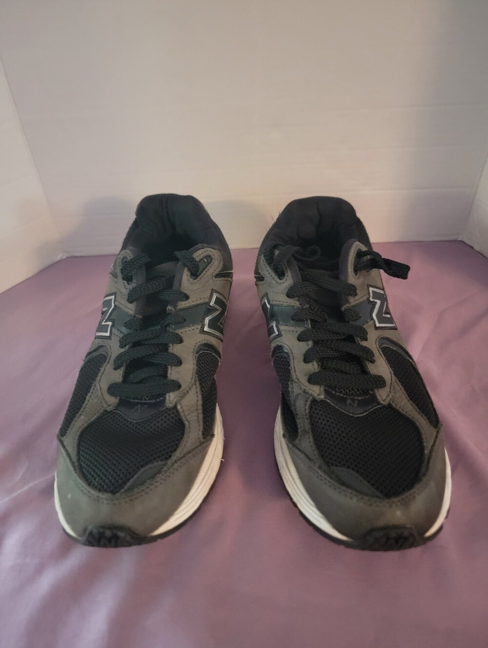 New Balance Black and Gray Men's Athletic Sneakers Size 11